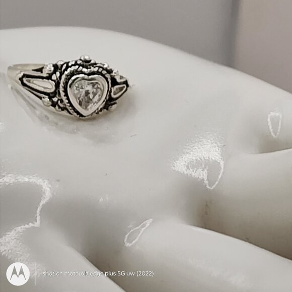 Delicate Silver and rhinestone heart ring, Size 3 - Picture 3 of 8